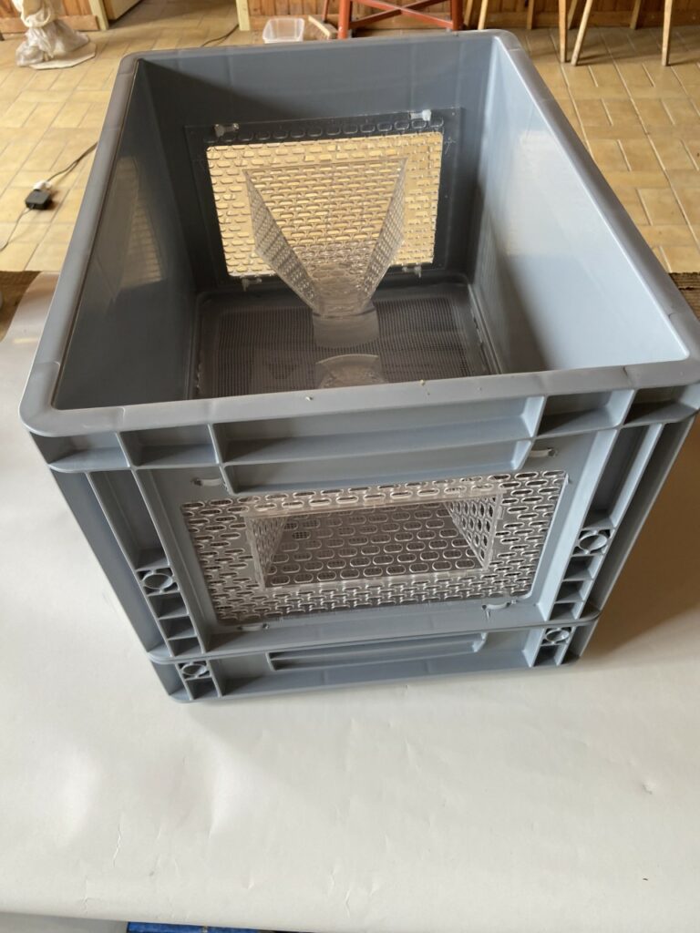 pi-ge-frelons-jabeprode-complet-bac-polycarbonate-30-x-40-x-28